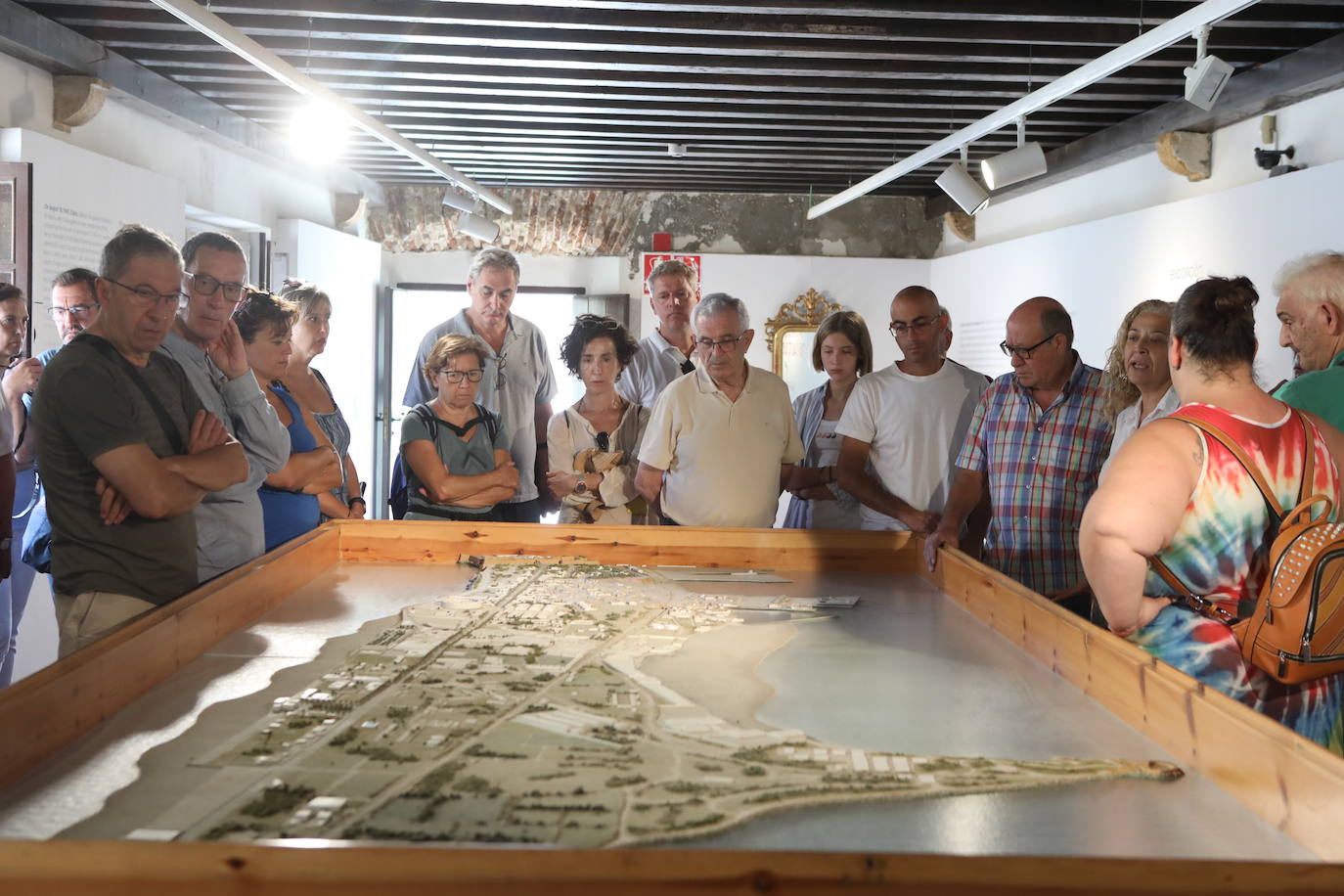 Las imágenes de la exposición sobre la explosión de Cádiz de 1947