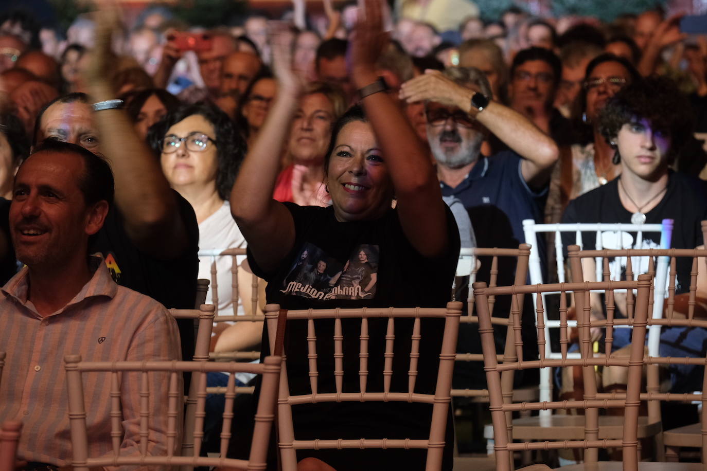 Búscate en el concierto de Medina Azahara en el Cabaret Festival