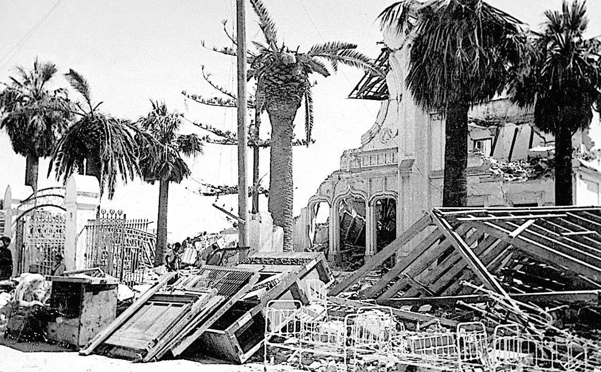 Las fotos de la Gran Explosión en Cádiz: así contó la prensa de la época la tragedia del 1947