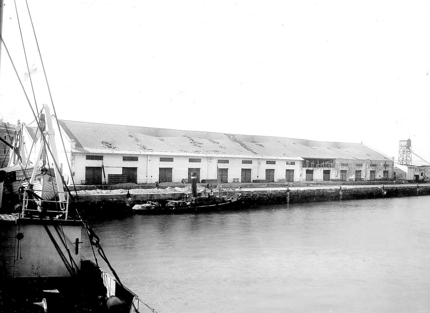 Las fotos de la Gran Explosión en Cádiz: así contó la prensa de la época la tragedia del 1947