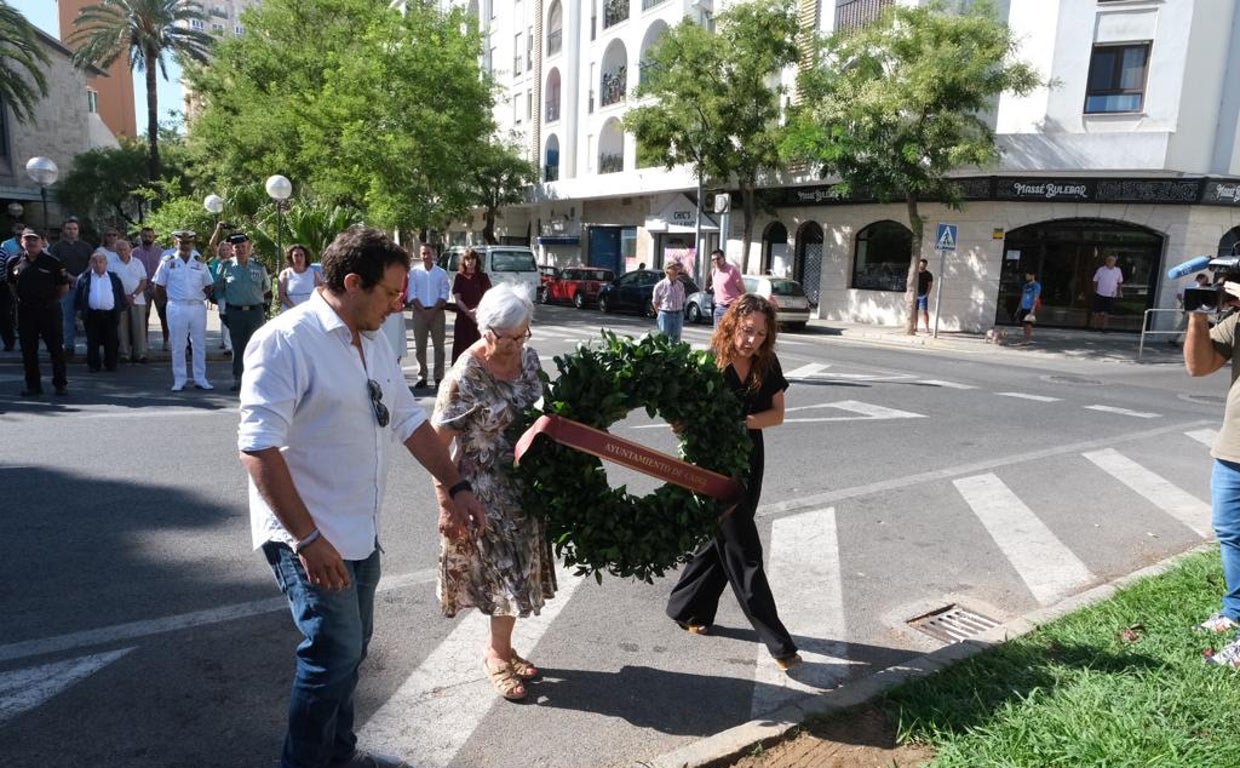 Fotos: el acto del Ayuntamiento para conmemorar los 75 años de la Gran Explosión de Cádiz