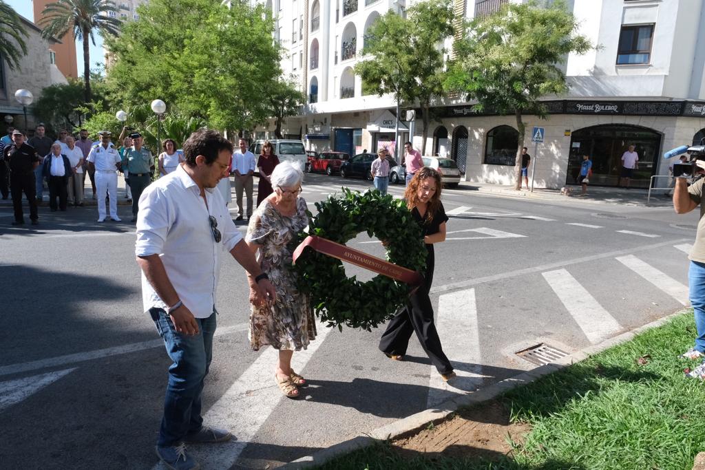 Fotos: el acto del Ayuntamiento para conmemorar los 75 años de la Gran Explosión de Cádiz