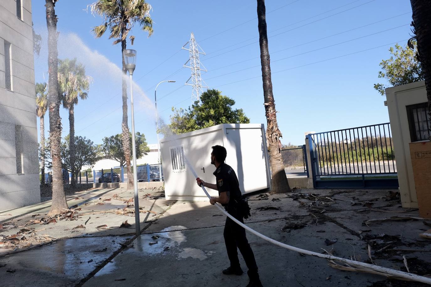 Las imágenes del incendio en Puerto Real