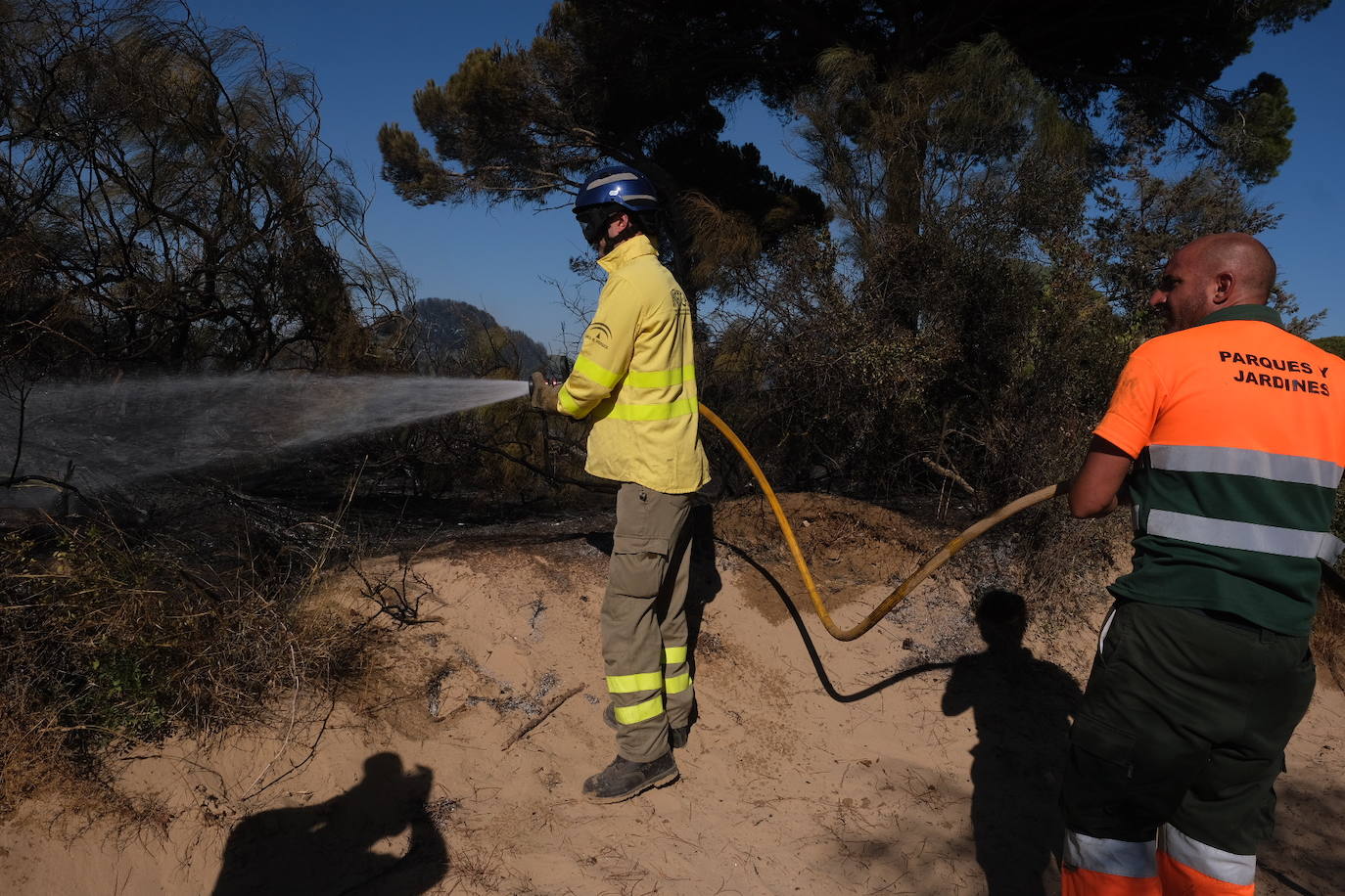 Las imágenes del incendio en Puerto Real