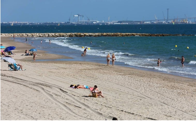 Fallece un hombre de 60 años ahogado en la playa de Fuentebravía de El Puerto