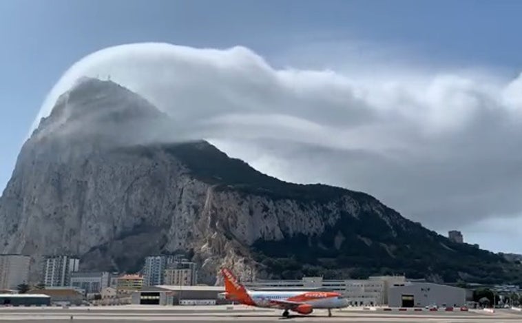 Vídeo: Las cautivadoras imágenes de una nube de levante sobre el Peñón de Gibraltar