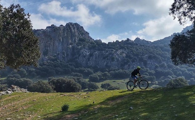 Ruta El Tavizna, que se sitúa por El Bosque.