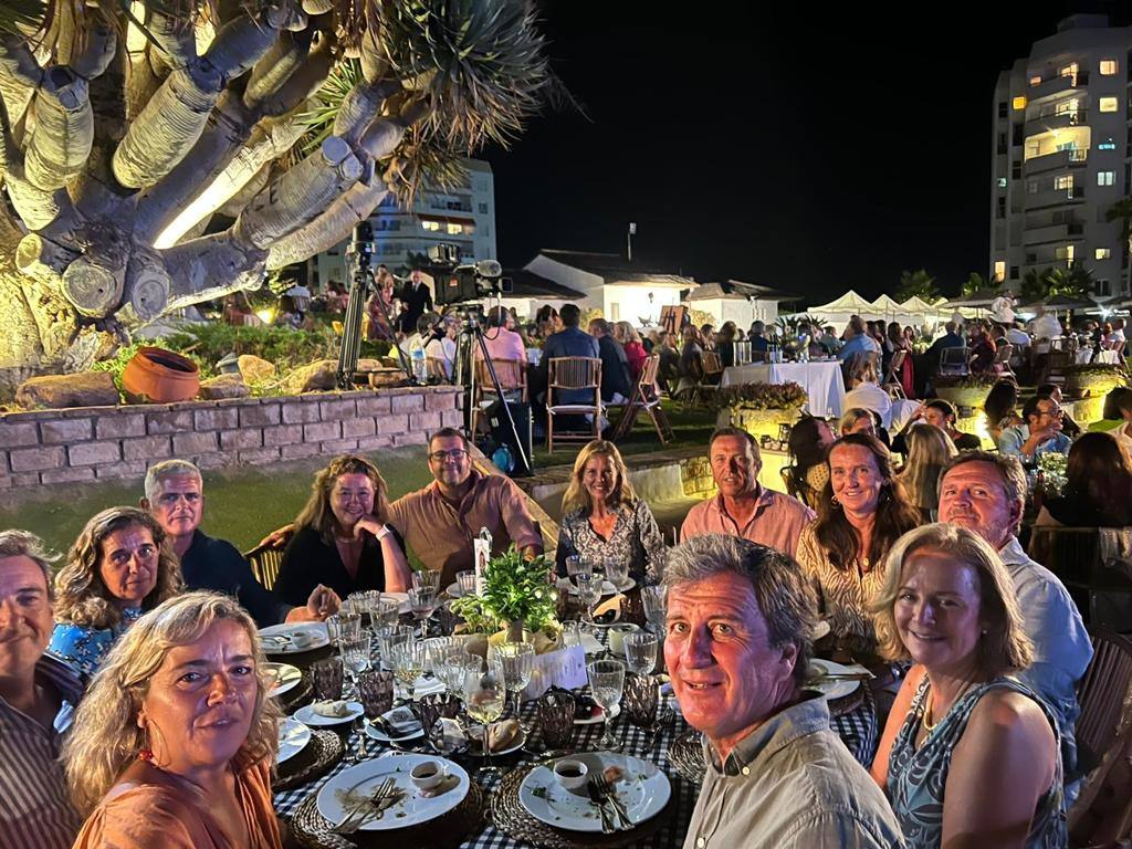 Blanca Bachiller, Javier Neira, Concha González Santiago, Pablo Van Panhuys, Almudena Moreno, Eloy Gómez, Lourdes Moreno, Nacho Neira, María Luisa Higuero, Alejandro Grosso, Begoña Alcina y Jorge Osborne