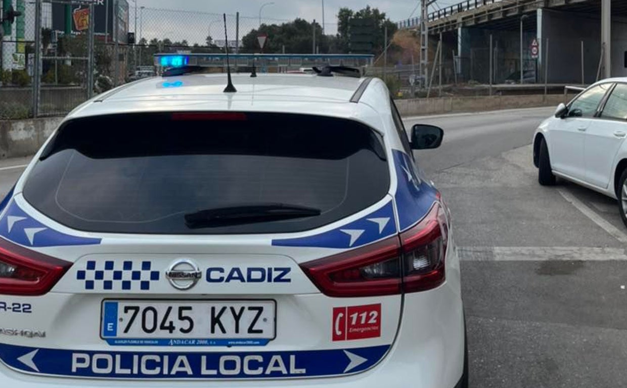 Denunciado en Cádiz el conductor de un vehículo con las matrículas manipuladas