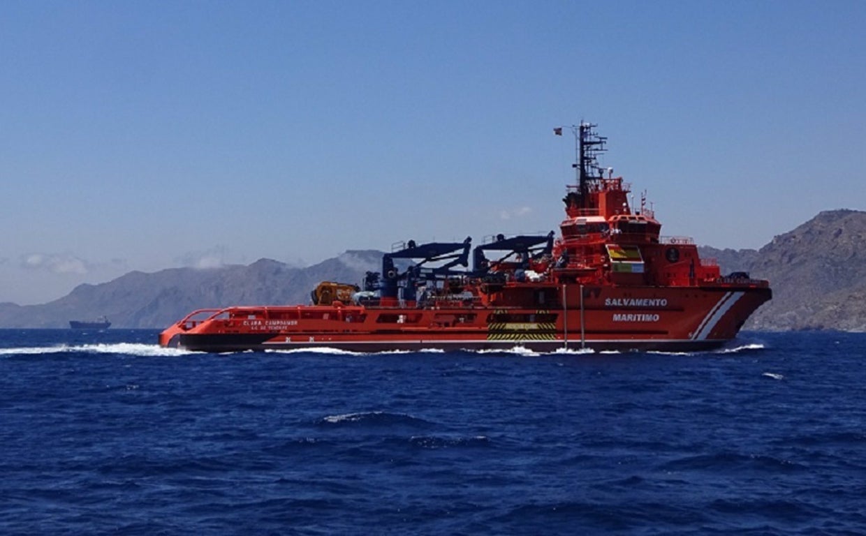 Rescatadas trece personas de una patera en el Estrecho