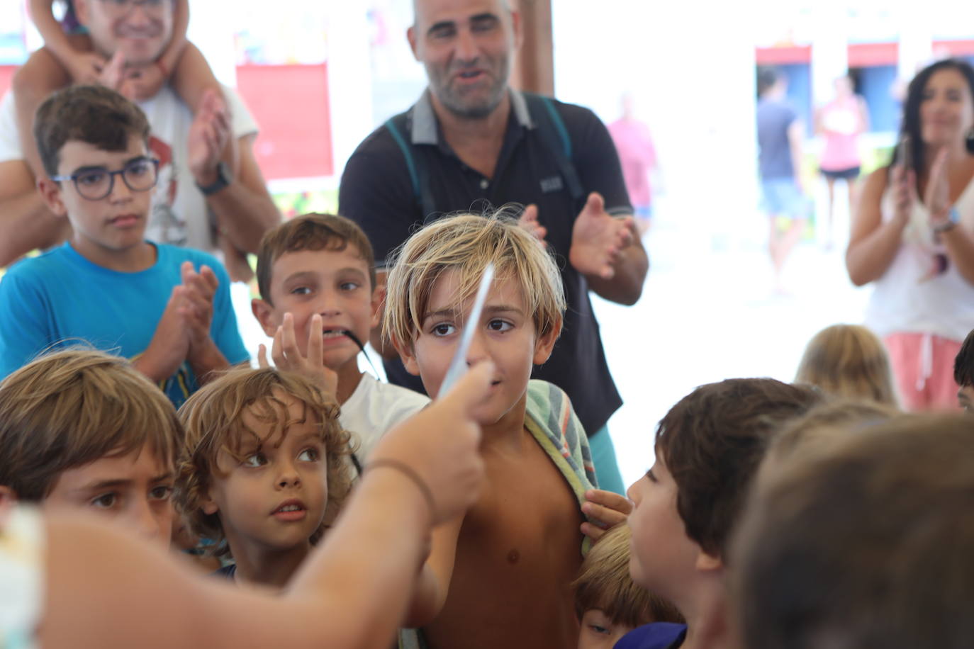 Un concurso de castillos de arena pone broche al mes de agosto en las playas de Cádiz