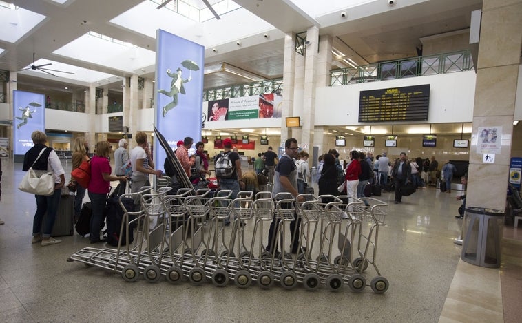 Intenta viajar a Londres desde Jerez con un pasaporte falso