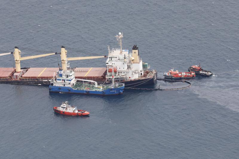 Fotos: el buque semihundido en Gibraltar