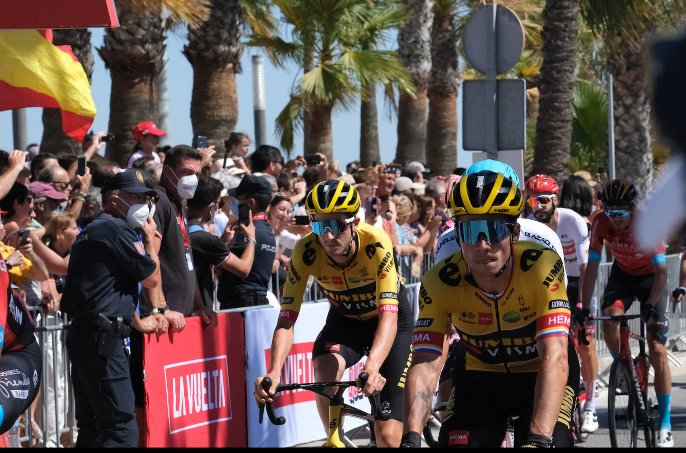 Las imágenes de la Vuelta Ciclista a España a su paso por Sanlúcar