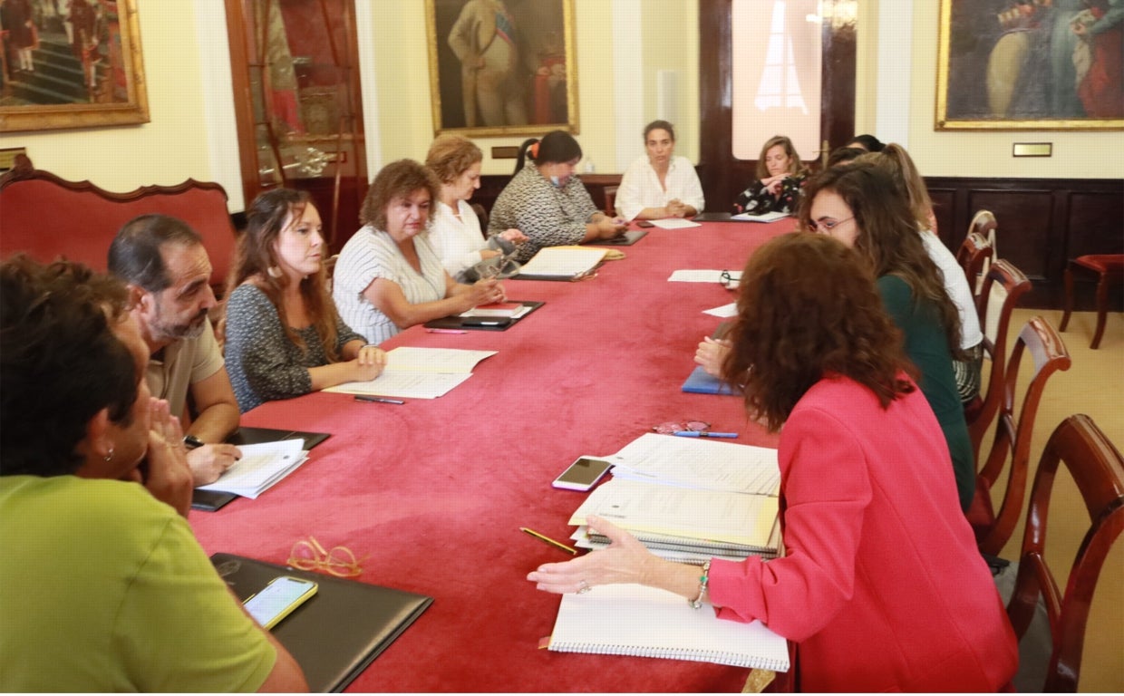 Las asociaciones de mujeres, en contra del nuevo gerente para la Fundación Municipal de la Mujer