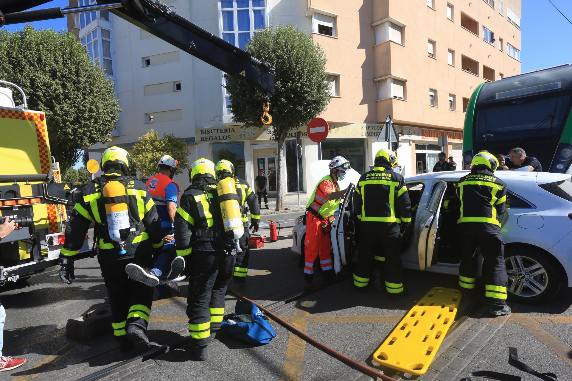 En imágenes: Simulacro de emergencia en el tranvía de la Bahía