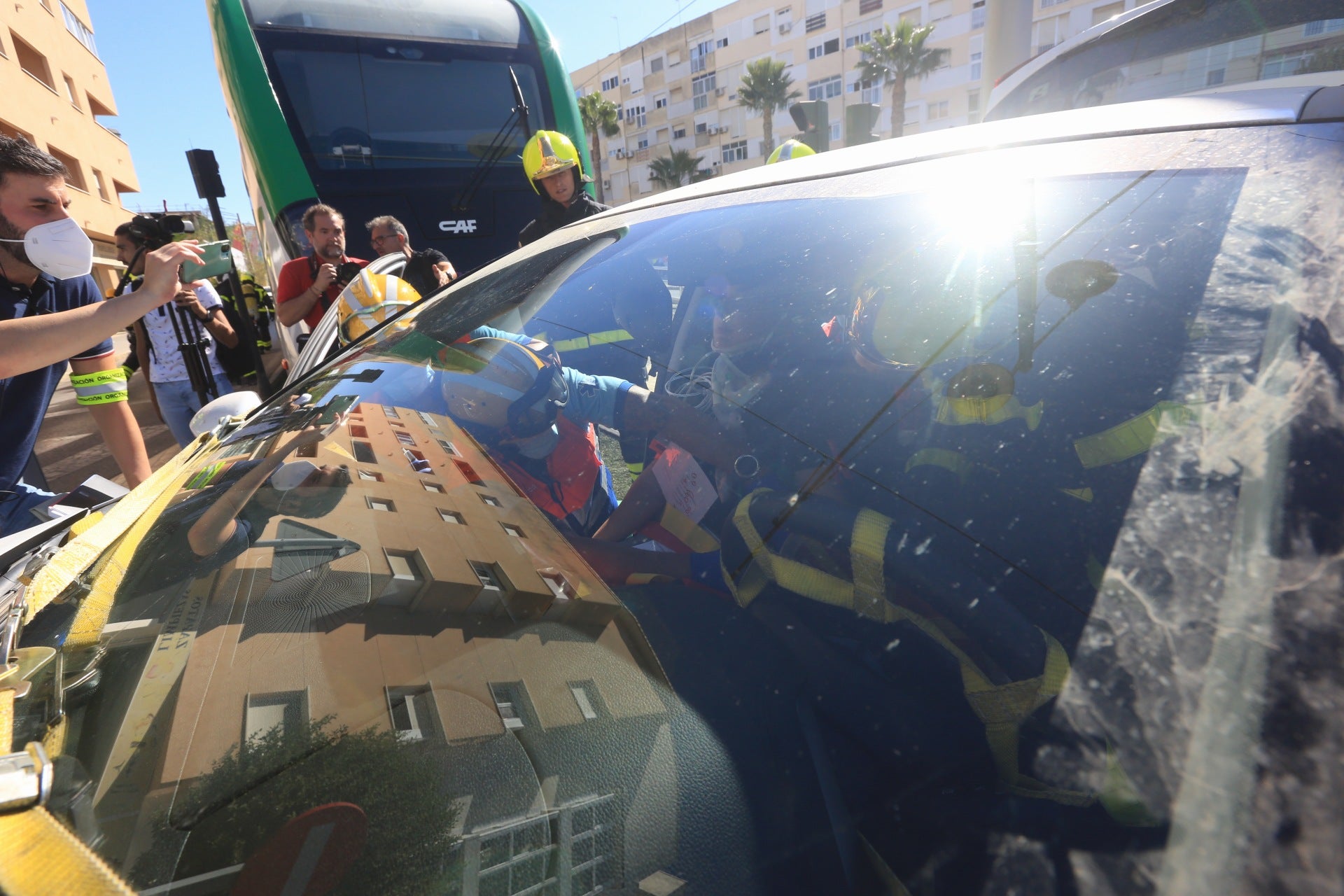 En imágenes: Simulacro de emergencia en el tranvía de la Bahía