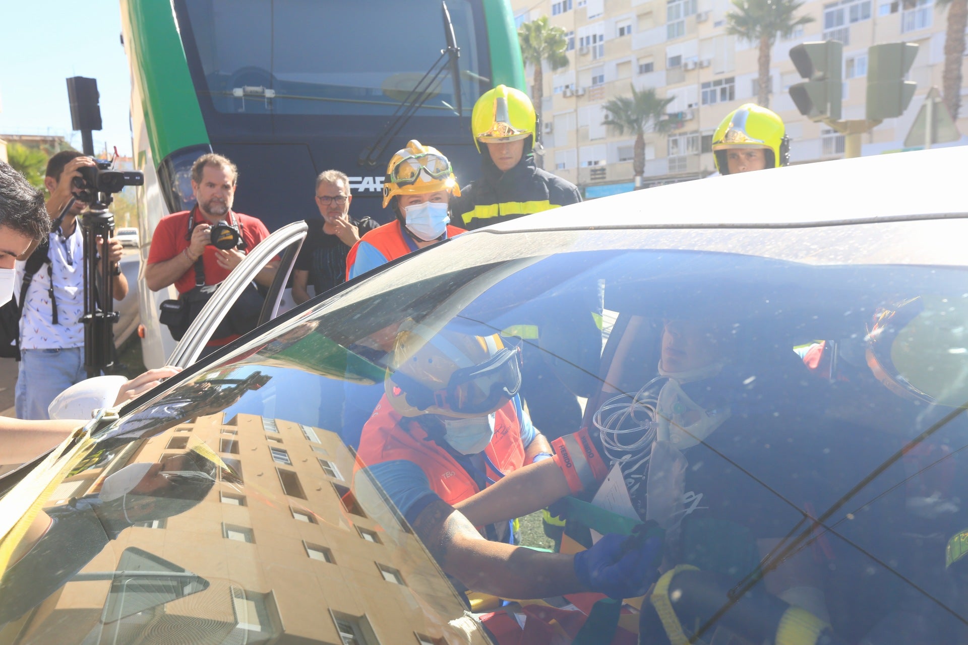 En imágenes: Simulacro de emergencia en el tranvía de la Bahía