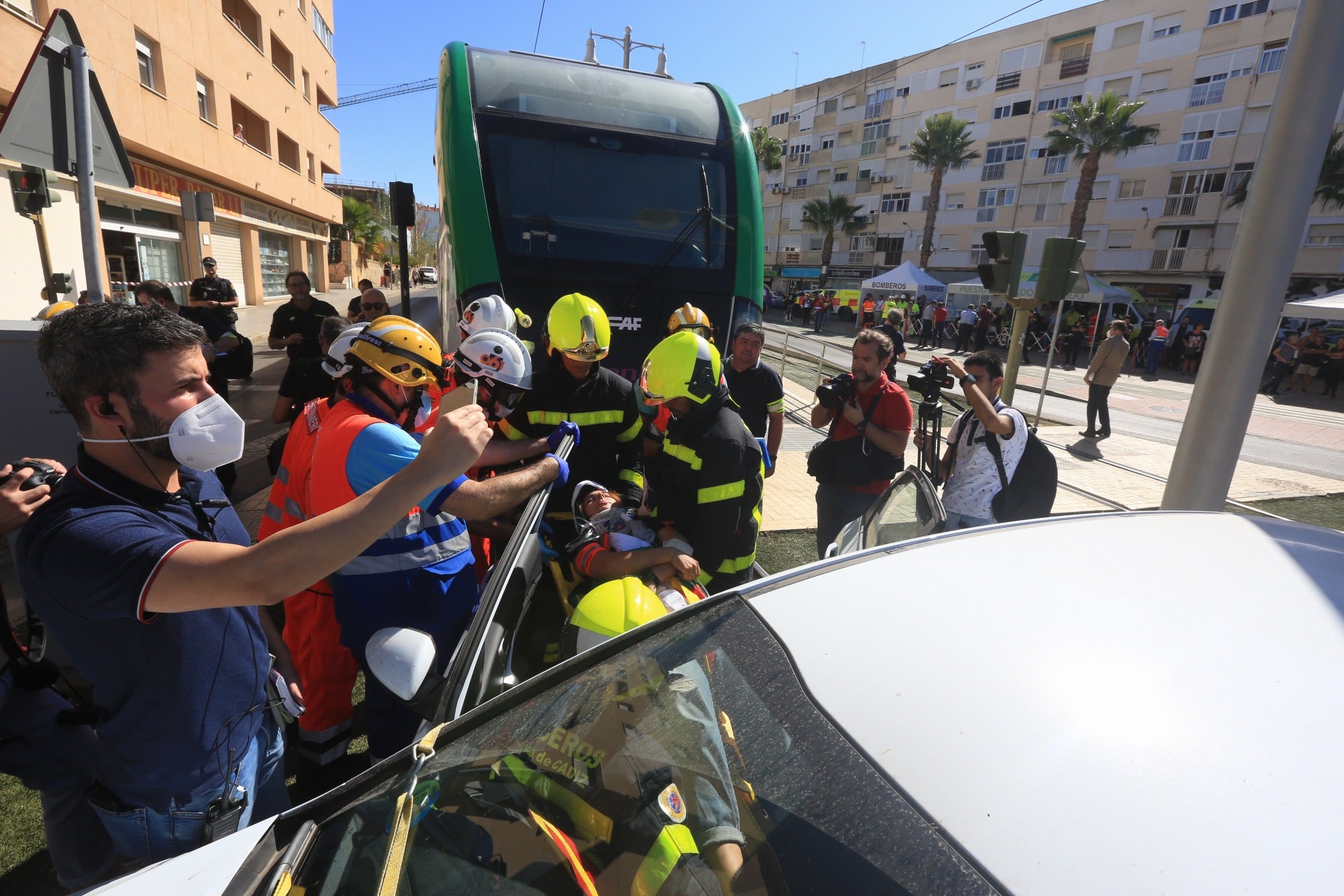 En imágenes: Simulacro de emergencia en el tranvía de la Bahía