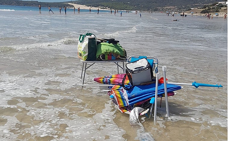 El agua engulle la playa de Bolonia