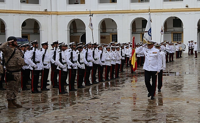 Primera visita del General de la Fuerza de Protección de la Armada al Tercio del Sur en San Fernando