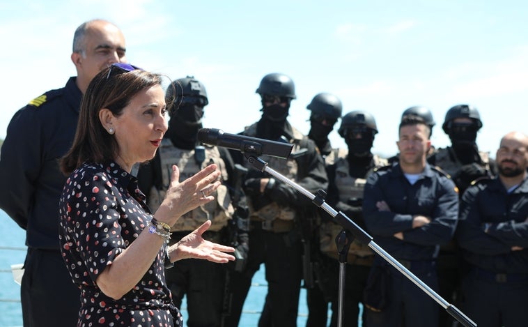 La ministra de Defensa  agradece a la Base de Rota su papel destacado en las operaciones de envío de munición de apoyo a Ucrania