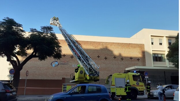 Cae el techo de la iglesia del colegio de Las Esclavas de Cádiz