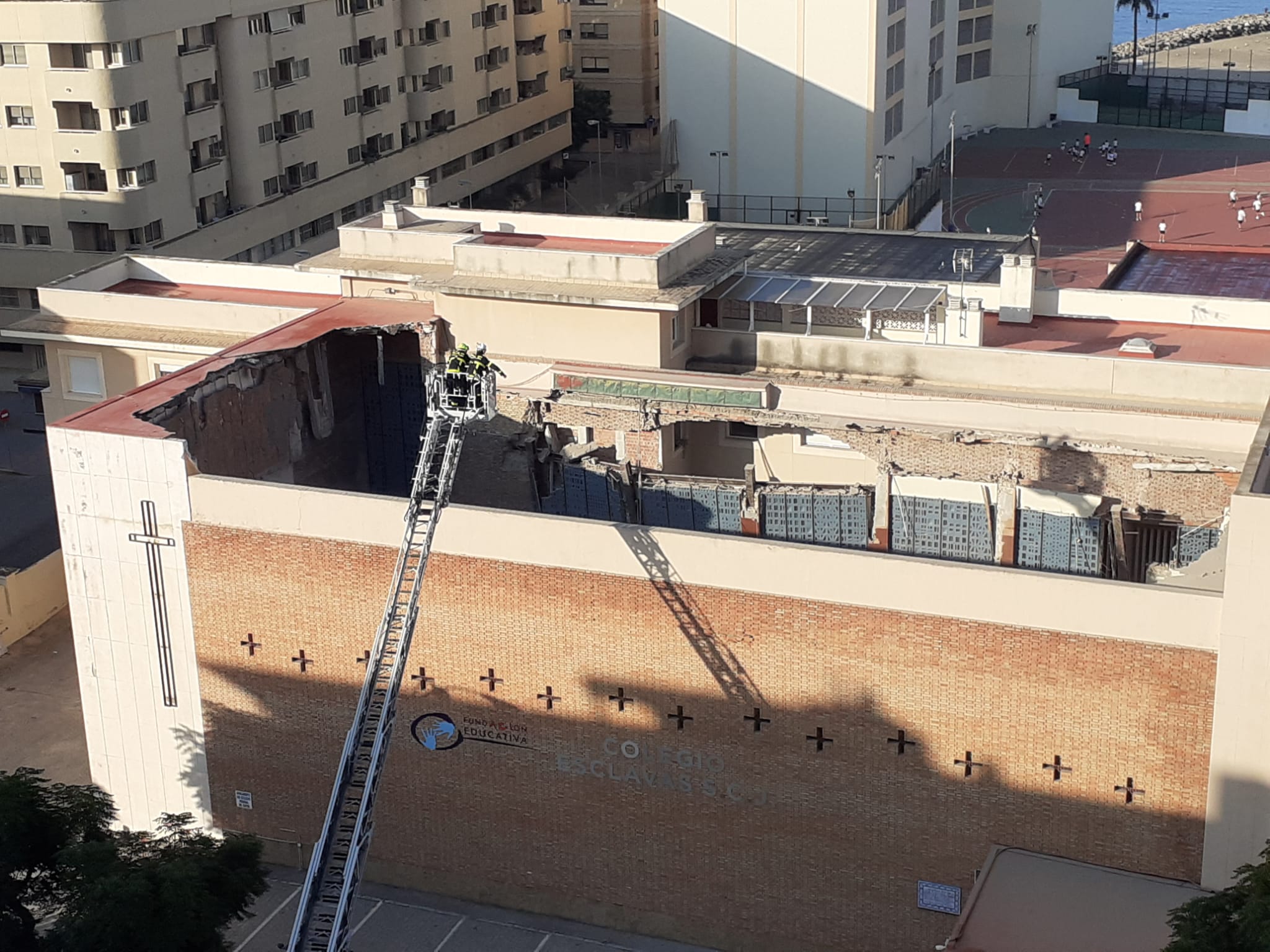 Fotos: Así ha quedado el colegio de las Esclavas de Cádiz tras derrumbarse el techo
