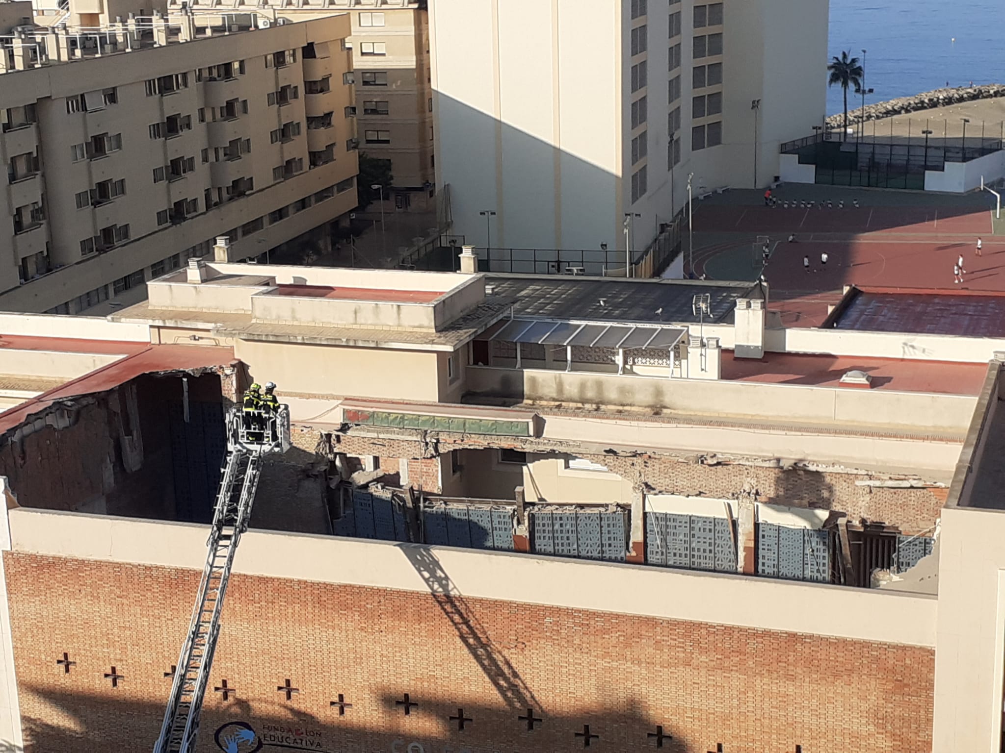 Fotos: Así ha quedado el colegio de las Esclavas de Cádiz tras derrumbarse el techo