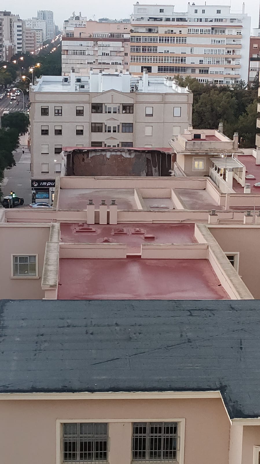 Fotos: Así ha quedado el colegio de las Esclavas de Cádiz tras derrumbarse el techo