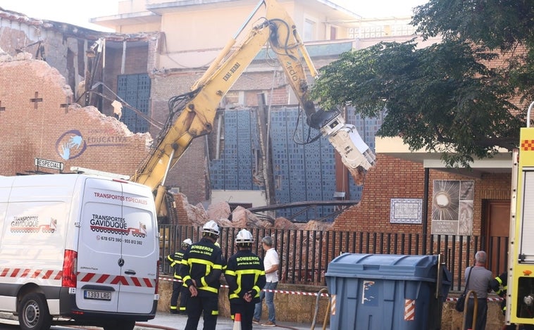 En vídeo: Derribo de la fachada del colegio Las Esclavas