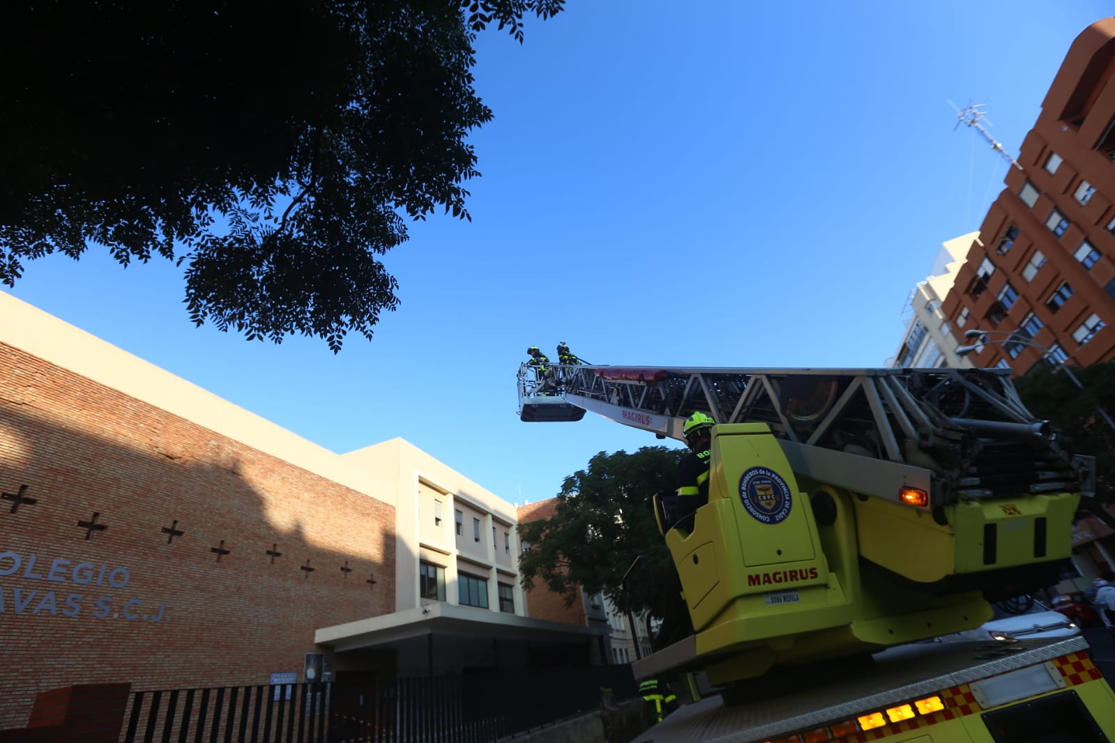 Fotos: Así ha quedado el colegio de las Esclavas de Cádiz tras derrumbarse el techo