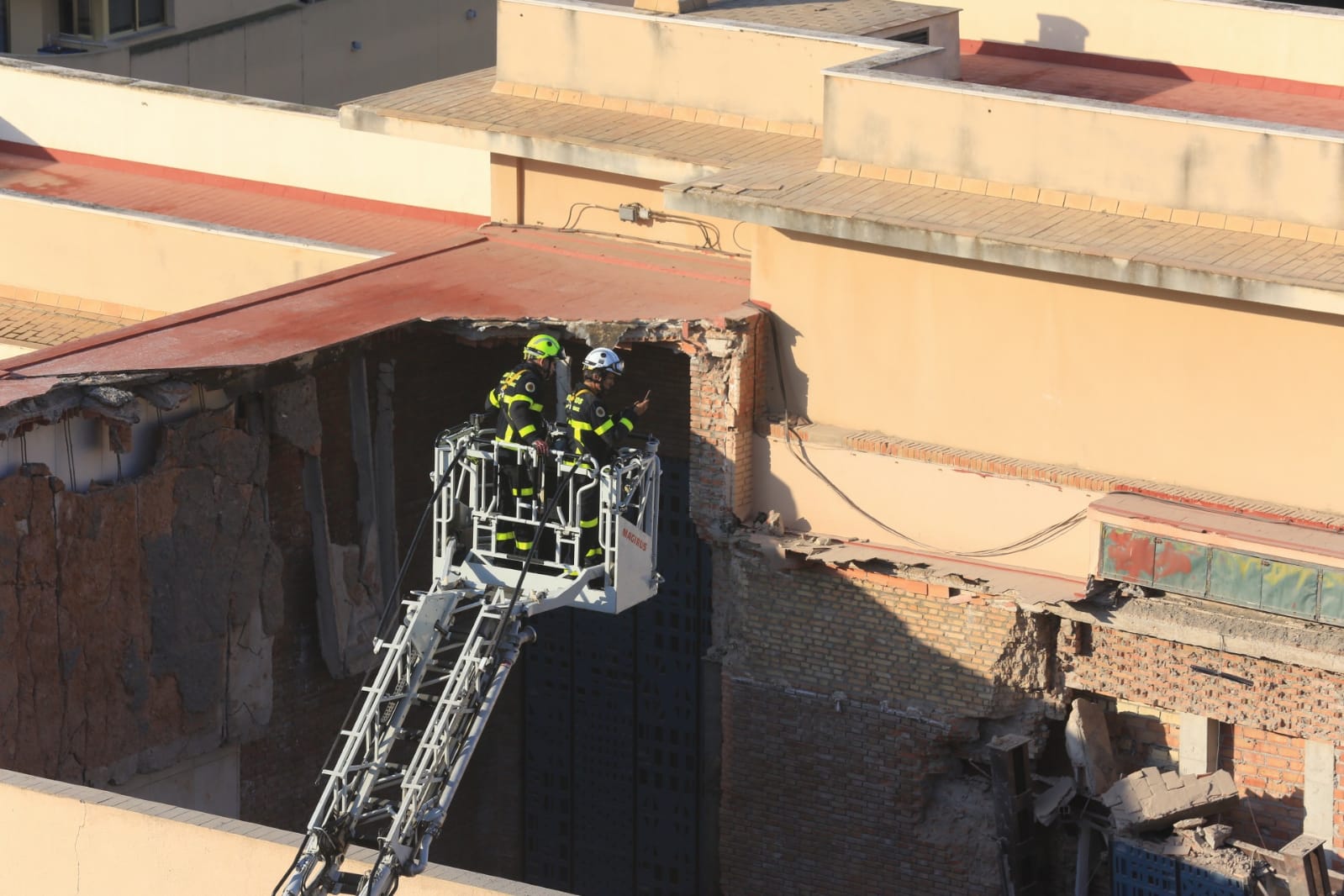 Fotos: Así ha quedado el colegio de las Esclavas de Cádiz tras derrumbarse el techo