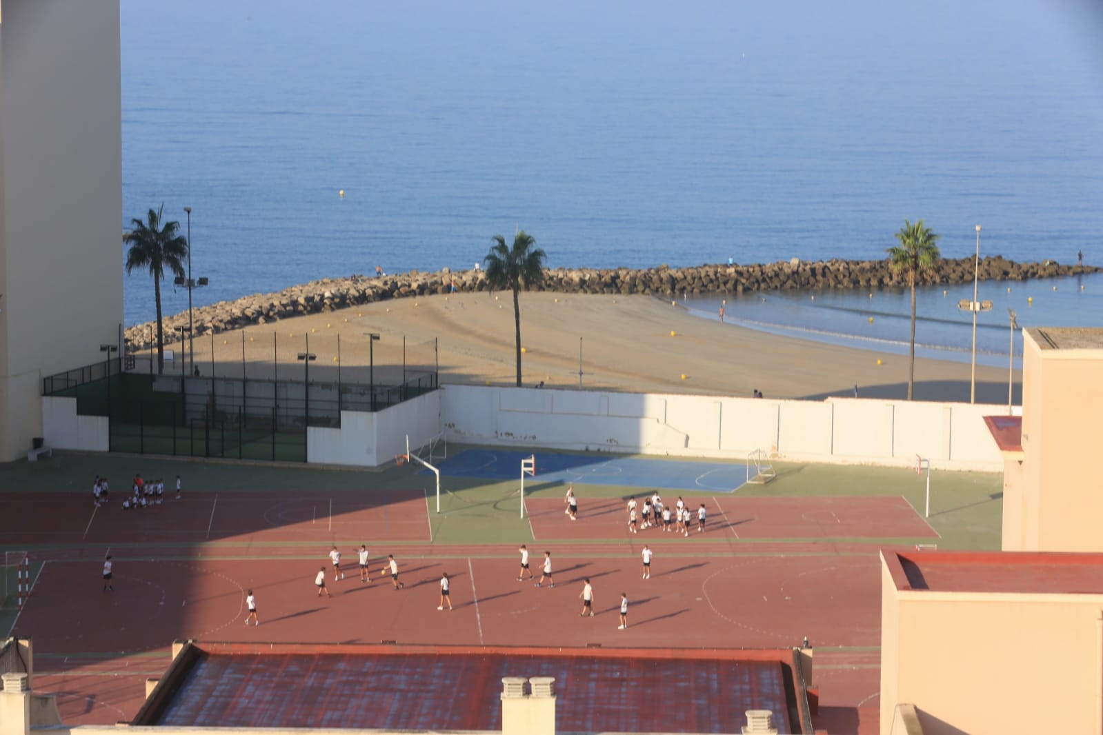 Fotos: Así ha quedado el colegio de las Esclavas de Cádiz tras derrumbarse el techo