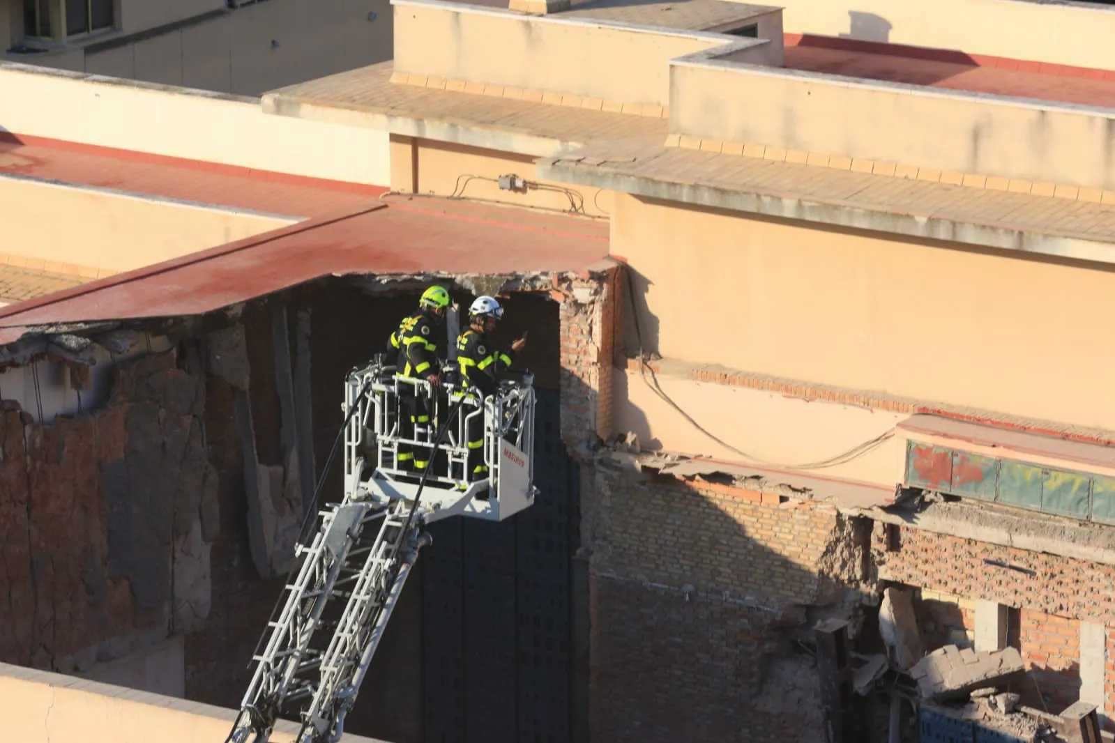 Fotos: Así ha quedado el colegio de las Esclavas de Cádiz tras derrumbarse el techo