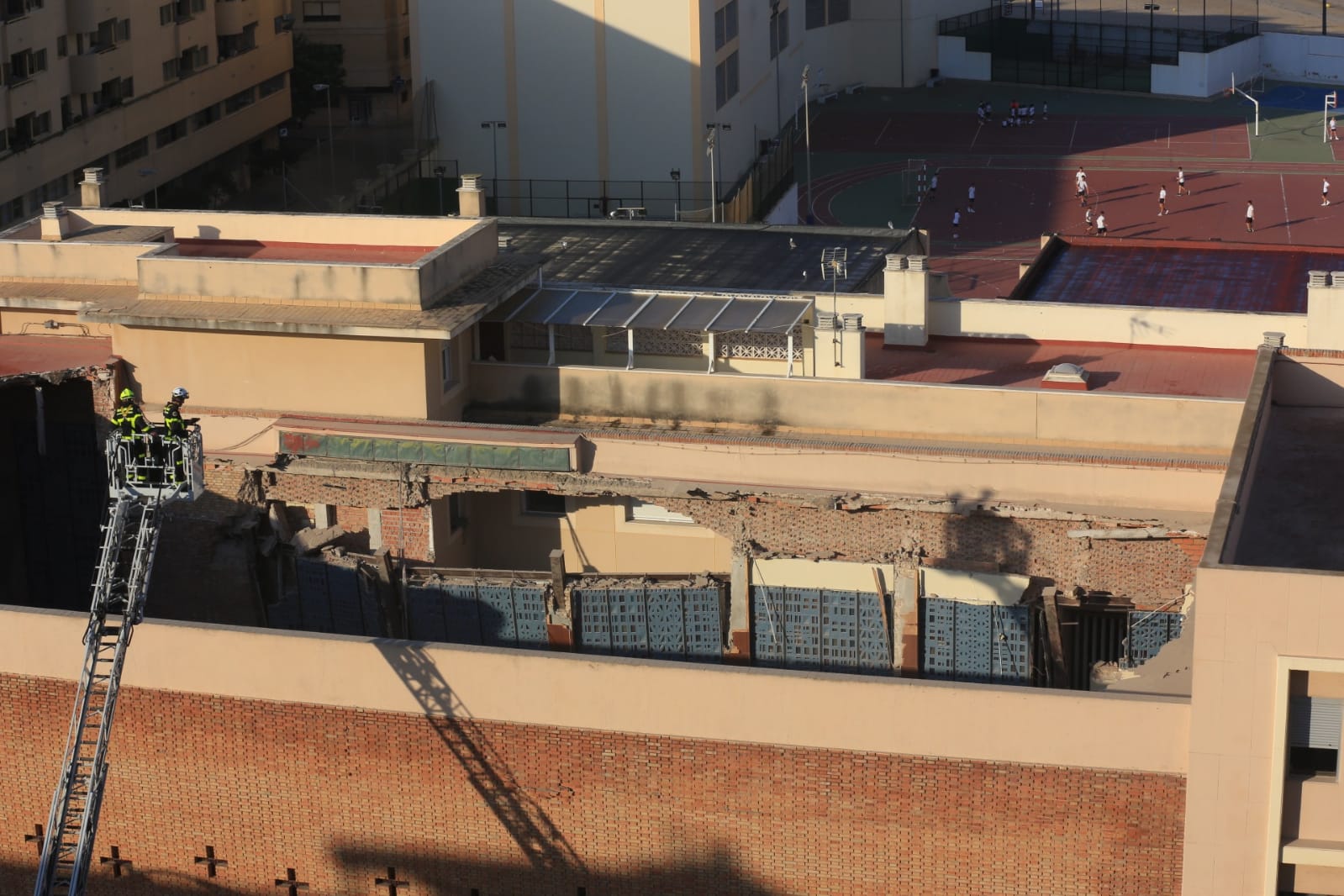 Fotos: Así ha quedado el colegio de las Esclavas de Cádiz tras derrumbarse el techo