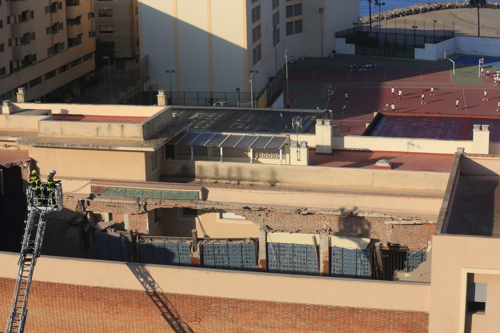 Fotos: Así ha quedado el colegio de las Esclavas de Cádiz tras derrumbarse el techo