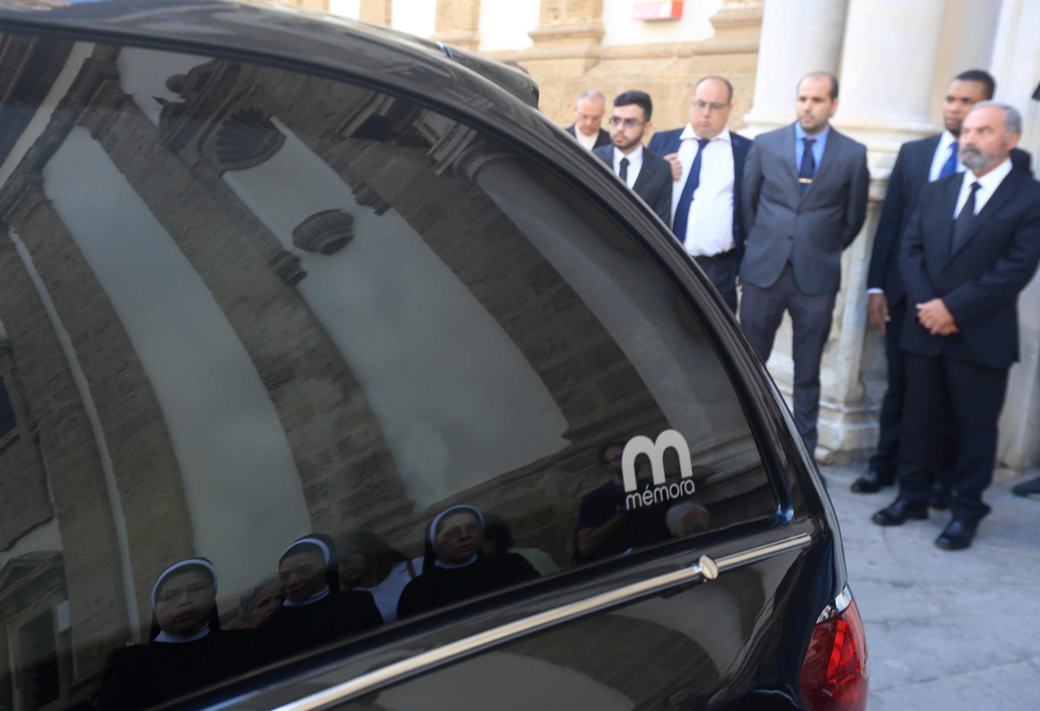 Las imágenes de la capilla ardiente del obispo emérito Antonio Ceballos