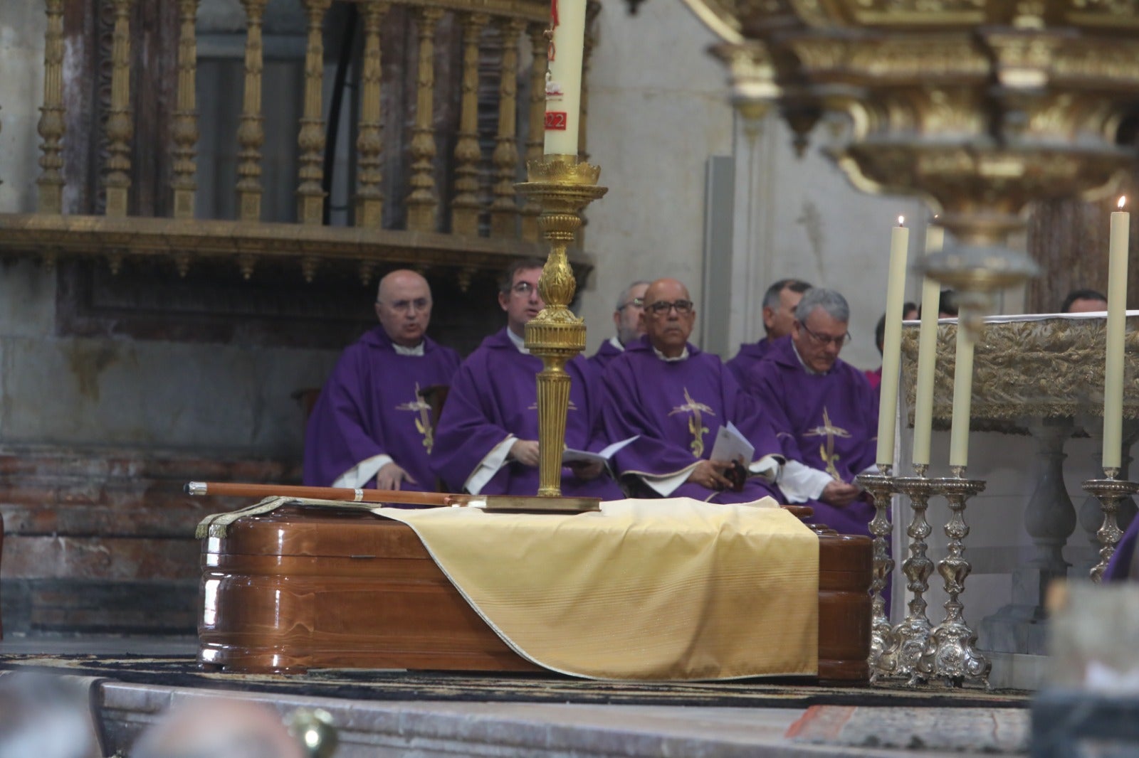 El obispo Ceballos ya descansa en la Catedral de Cádiz