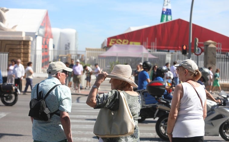 Cádiz se lanza a su perfil marítimo y a la Bahía desde primera hora