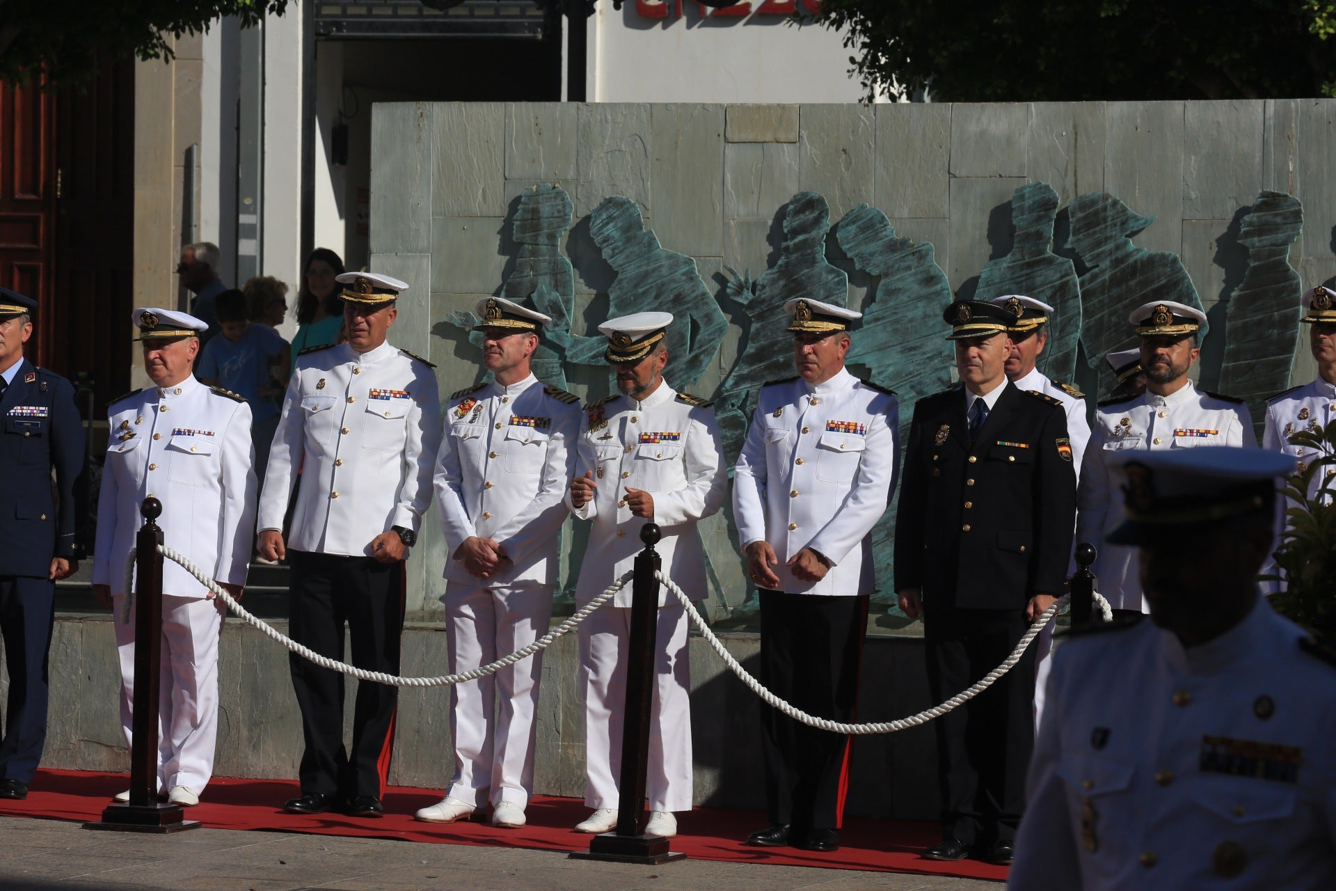 En imágenes: San Fernando sale a la calle para homenajear a las Fuerzas Armadas