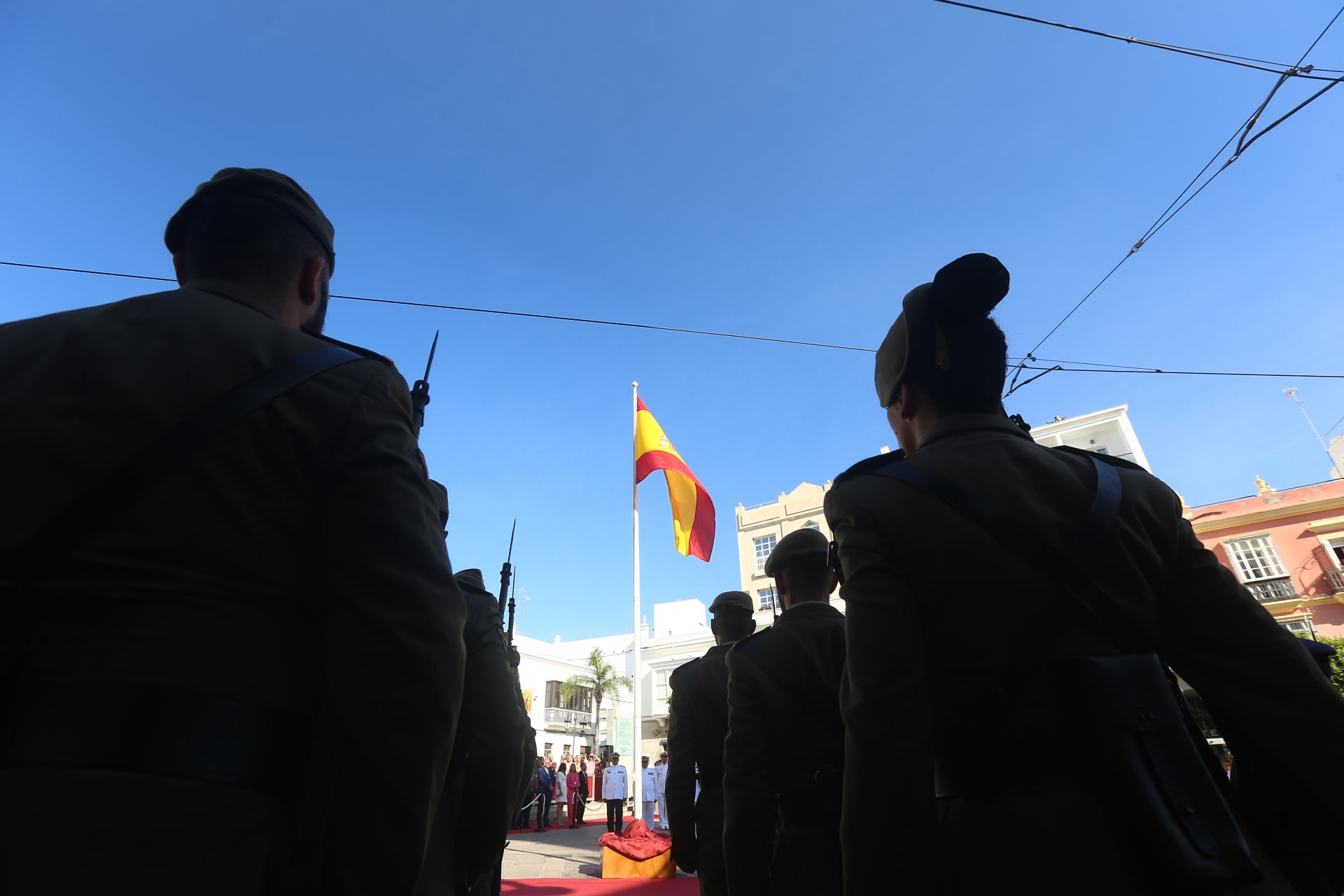 En imágenes: San Fernando sale a la calle para homenajear a las Fuerzas Armadas