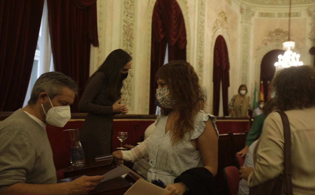 El concejal de Fomento, Carlos Paradas, junto a Lorena Garrón.