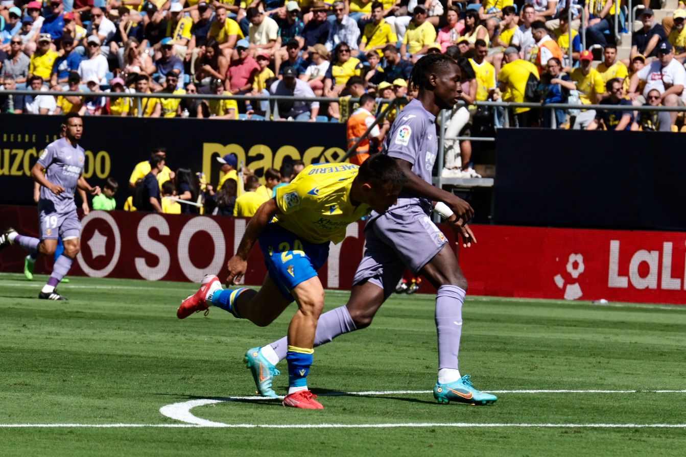 El partido entre el Cádiz y el Villarreal, en imágenes