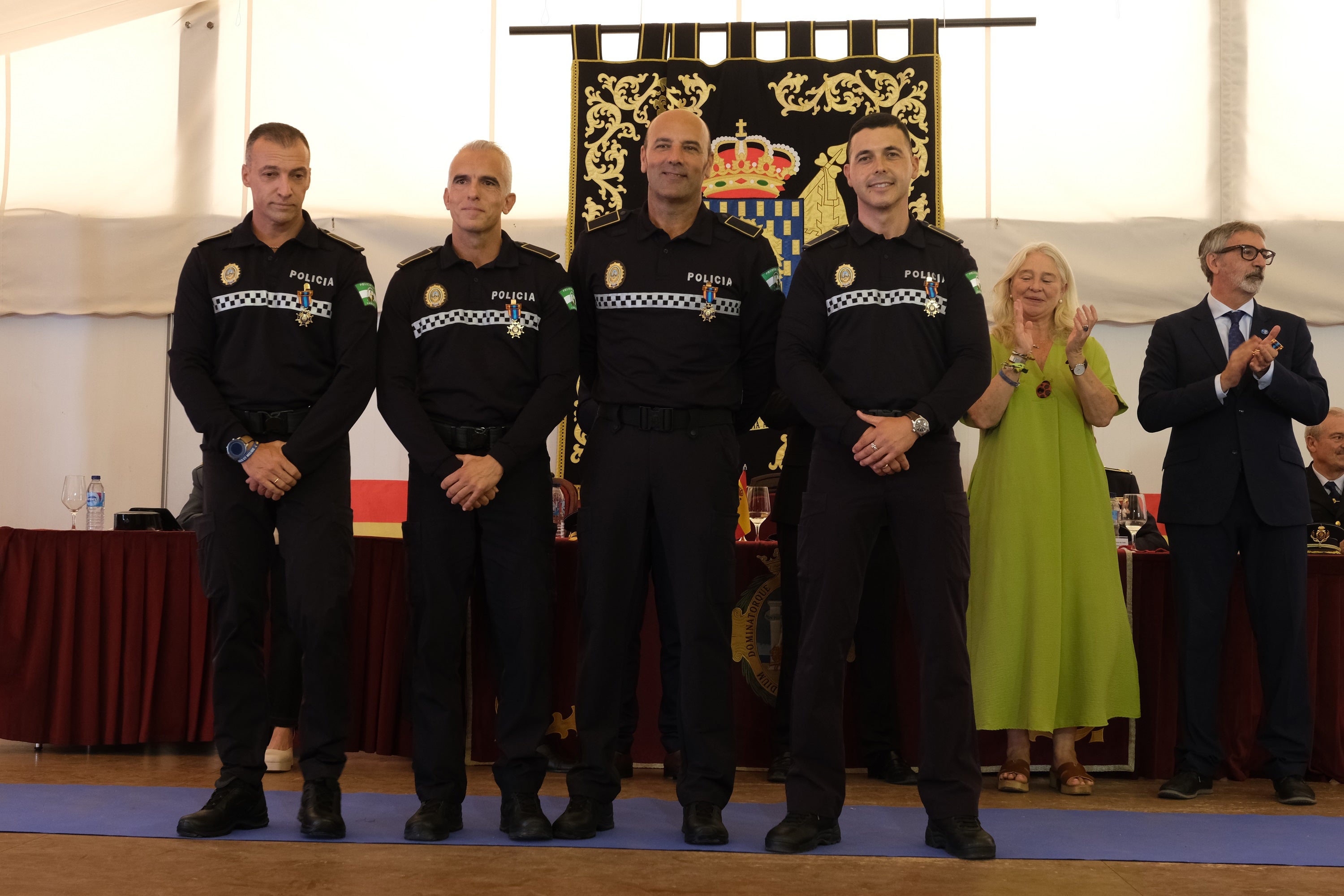 En imágenes: Condecoración a 70 agentes de la Policía Local de Cádiz