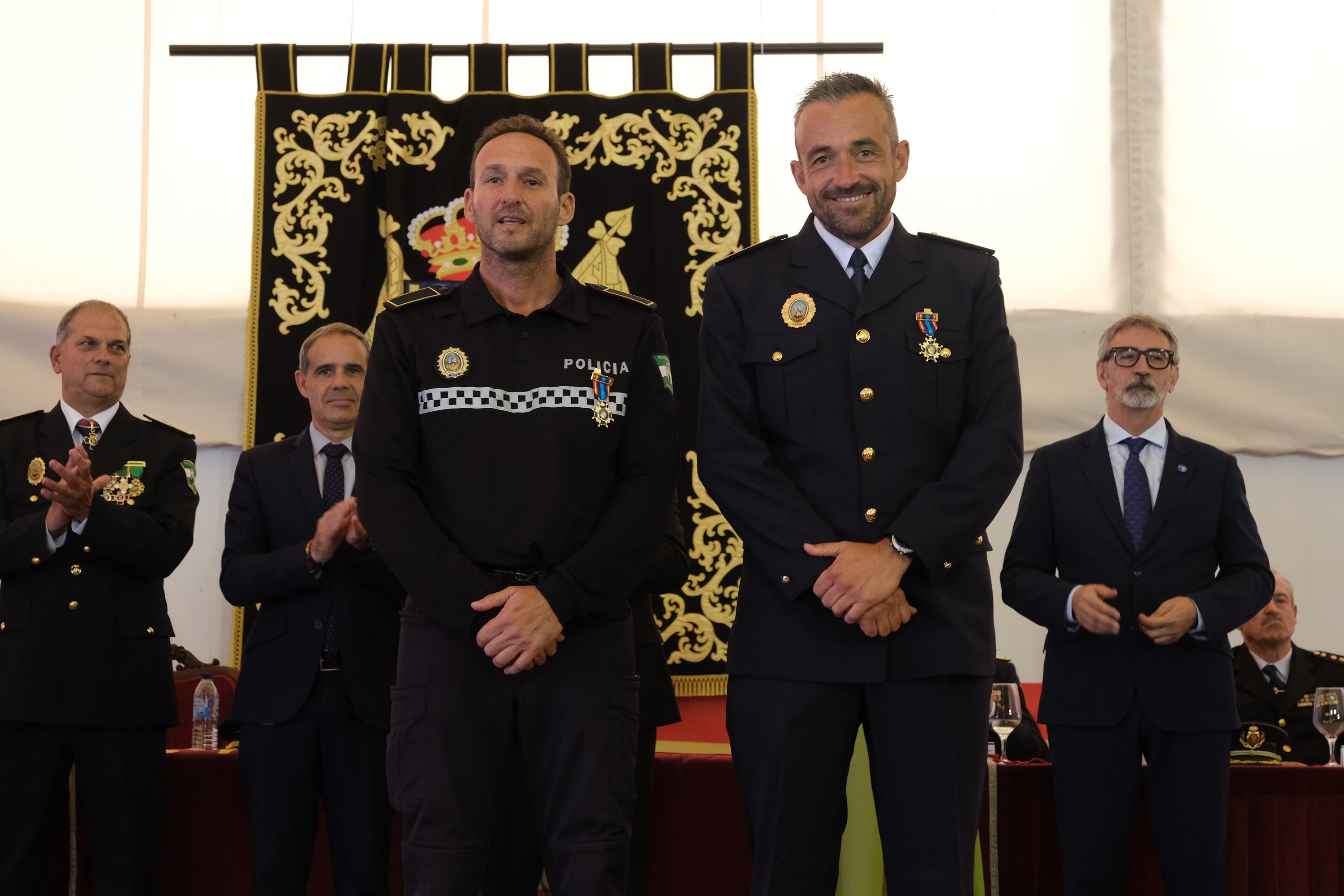 En imágenes: Condecoración a 70 agentes de la Policía Local de Cádiz