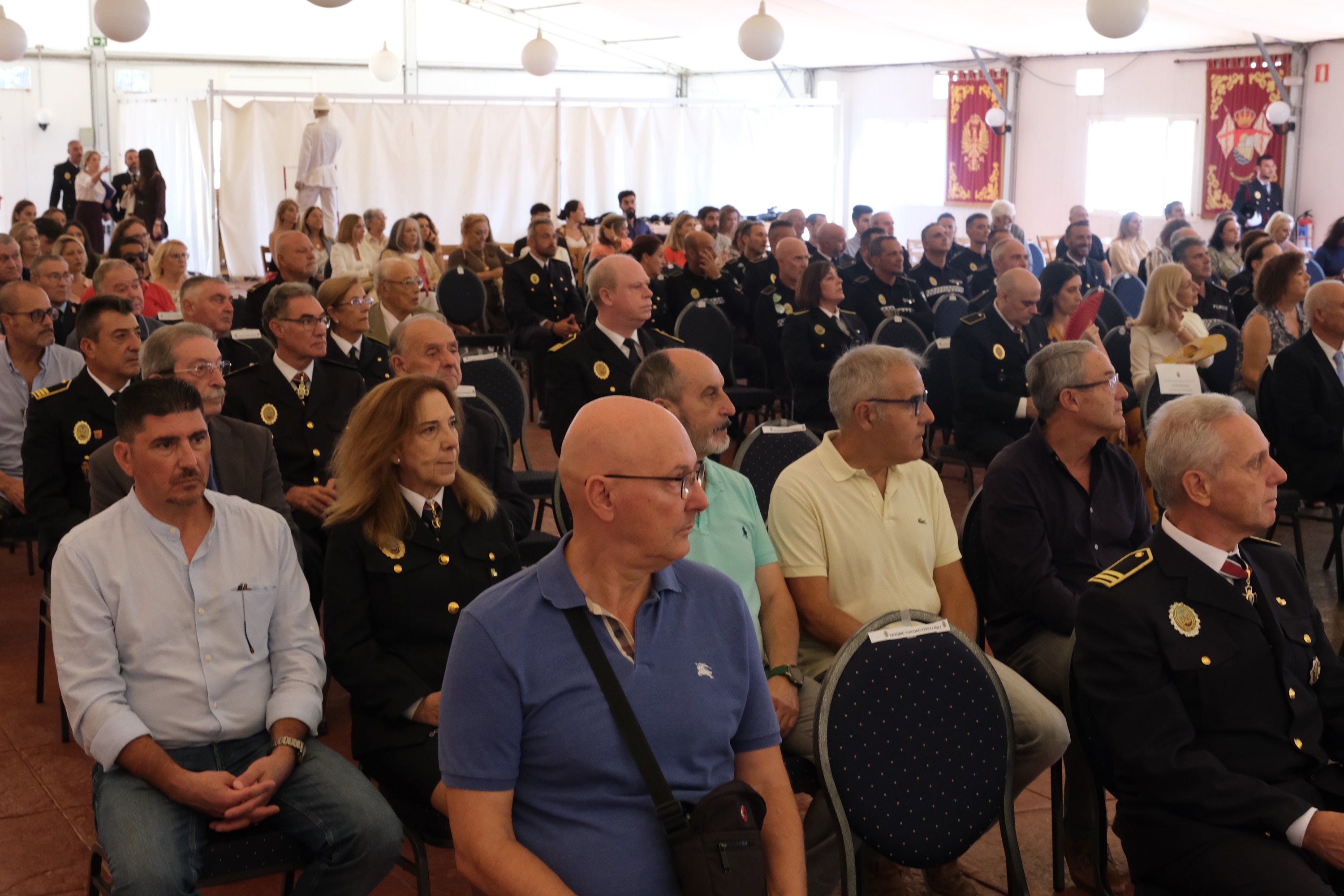 En imágenes: Condecoración a 70 agentes de la Policía Local de Cádiz