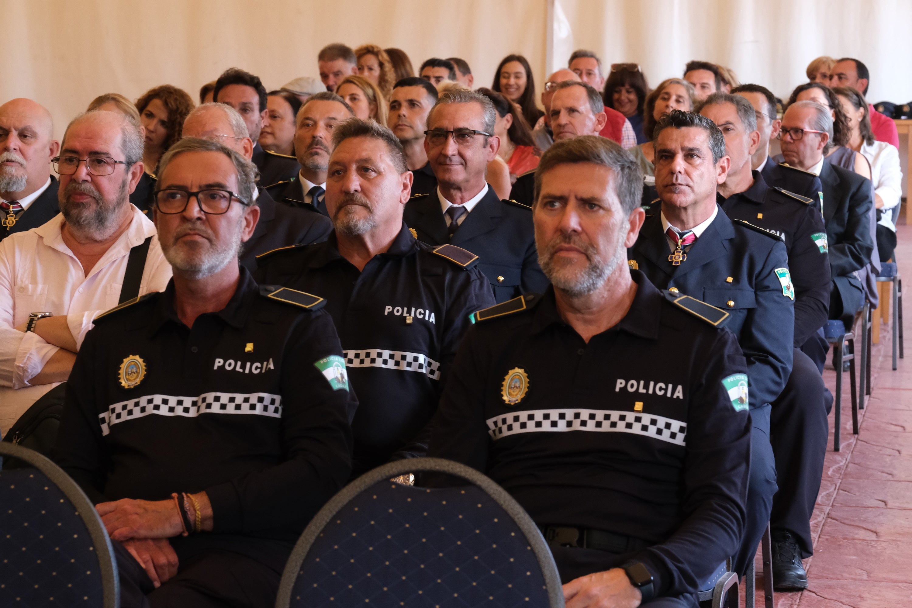 En imágenes: Condecoración a 70 agentes de la Policía Local de Cádiz