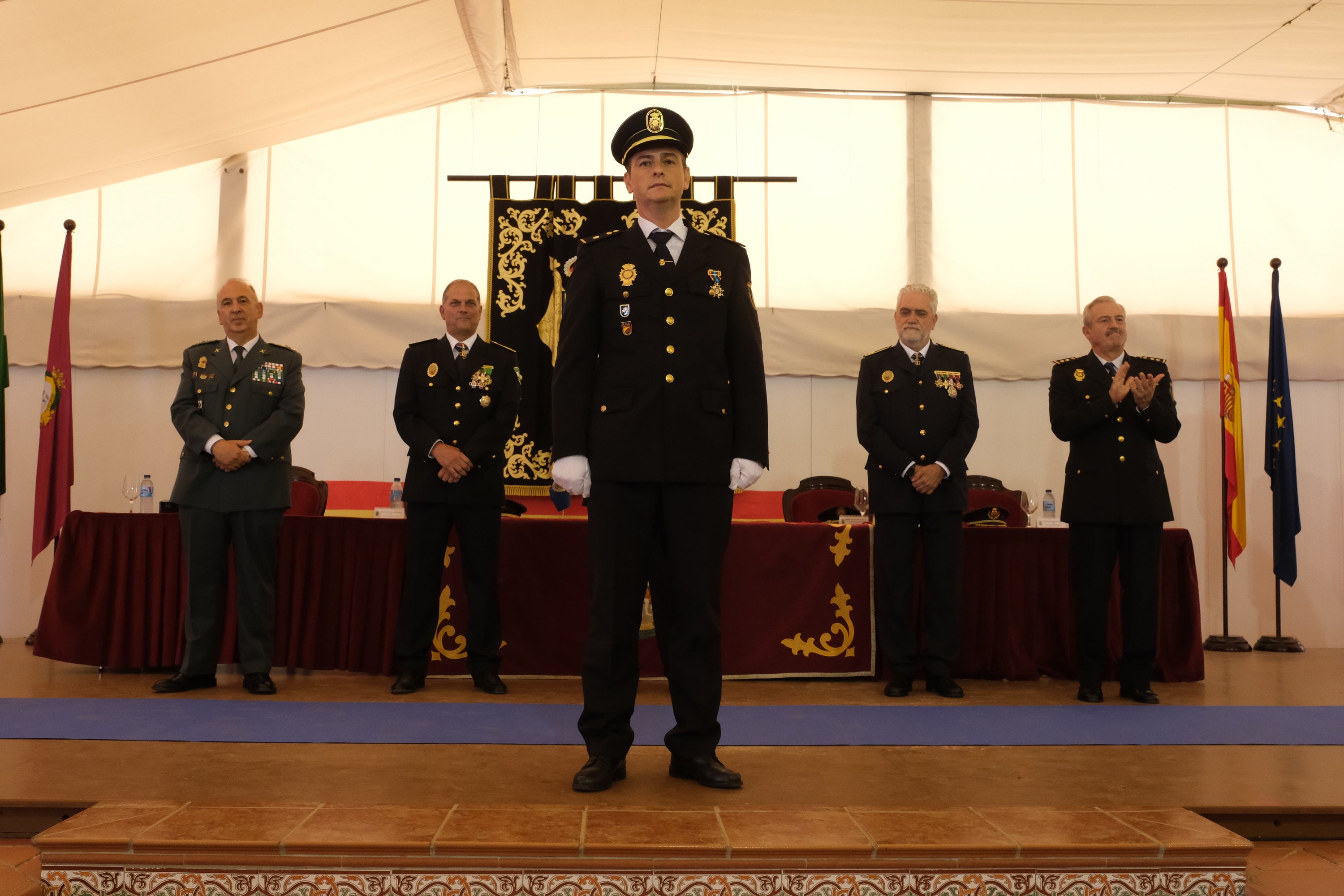 En imágenes: Condecoración a 70 agentes de la Policía Local de Cádiz