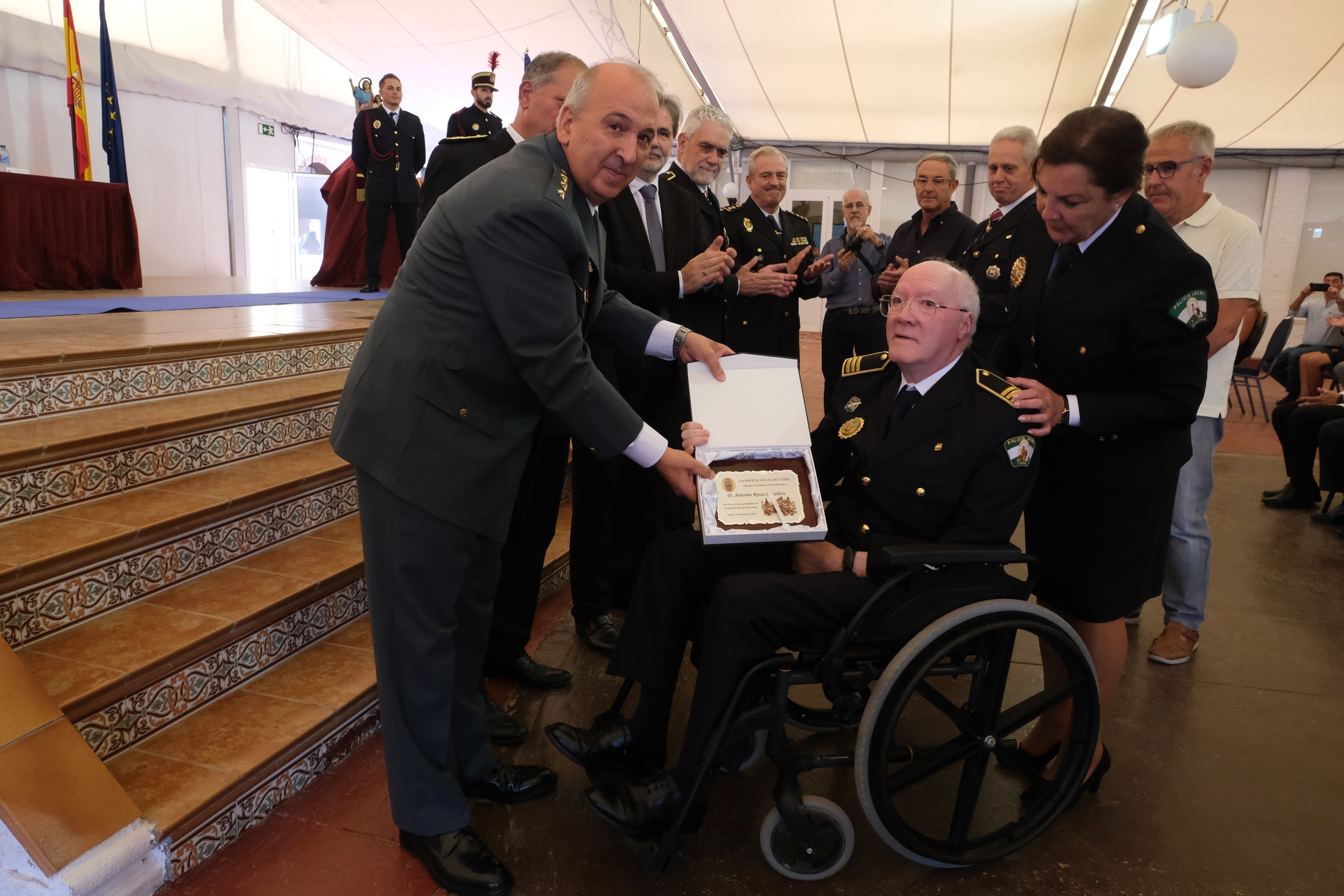 En imágenes: Condecoración a 70 agentes de la Policía Local de Cádiz